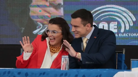 María José Pinto, vicepresidenta, reemplaza temporalmente a Daniel Noboa en la presidencia de Ecuador.