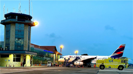 Se inauguró la ruta aérea que une Cuenca y las Islas Galápagos