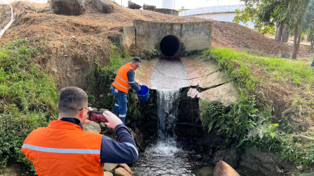 Técnicos del MAE recogieron muestras de agua de la planta potabilizadora La Toma este miércoles 12 de noviembre del 2025.