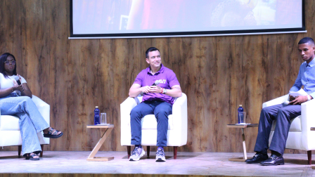 El presidente Daniel Noboa en un conversatorio en una Universidad de Guayaquil