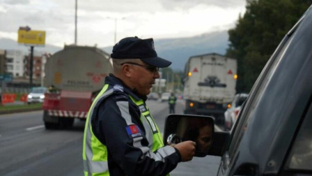 La restricción vehicular pico y placa tiene como excepciones a los autos eléctricos.