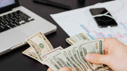 Algunas empresas del sector privado adelantó el pago del décimo tercer sueldo a sus trabajadores.