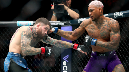 Michael Morales, durante la pelea ante Sean Brady por la UFC 322, el 15 de noviembre de 2025.