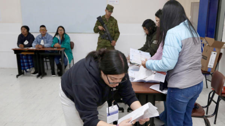 El escrutinio de las actas de consulta popular y referéndum avanza en el CNE.