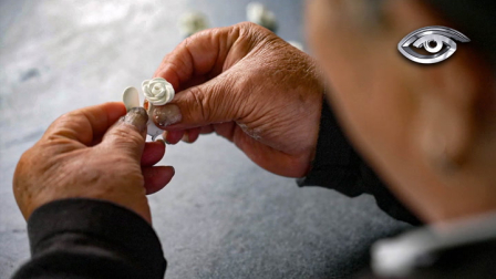 En Calderón, un puñado de artesanos mantiene con paciencia y amor una tradición que resiste al tiempo: las figuras de mazapán. Lo que nació como un ritual ancestral hoy es un arte minucioso que mezcla herencia, color y esperanza. Su sueño: que el brillo del mazapán vuelva a conquistar al Ecuador y al mundo.