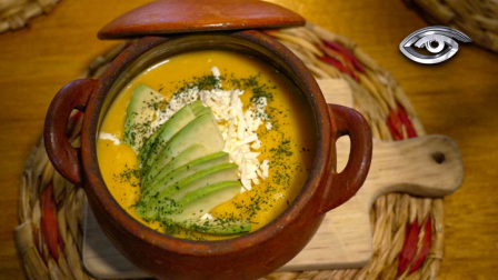 Detrás de cada plato hay una historia de riesgo, pasión y aprendizaje. En este reportaje descubrimos a los emprendedores que transforman su amor por la cocina en negocios reales, con errores, aciertos y mucho corazón. Expertos los acompañan para que sus sueños se sirvan con rentabilidad y sabor a Ecuador.