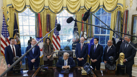 El presidente de Estados Unidos, Donald Trump, habla durante una reunión con el grupo de trabajo de la Casa Blanca.