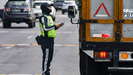 Los vehículos y las motos deben cumplir el Pico y Placa en Quito