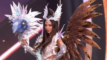 Nadia Mejía desfiló con un traje de piquero de patas azules en el Miss Universo.