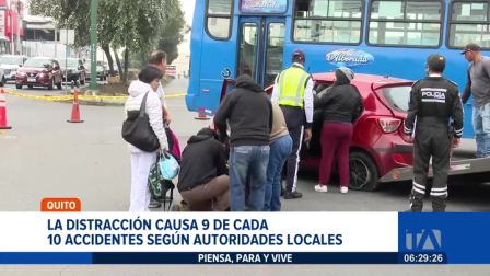 Nueve de cada diez siniestros de tránsito ocurren por errores humanos. Revisar el celular, comer mientras se conduce o incluso la fatiga mental pueden aumentar el riesgo de provocar siniestros.

Un reportaje de Mishell Villacís