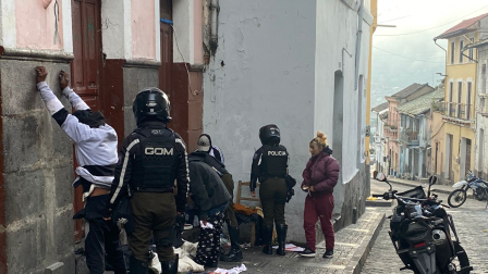 La Policía retiró a habitantes de calle del sector del Bulevar 24 de mayo, en Quito, este jueves 20 de noviembre del 2025.