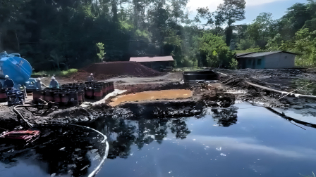 Un derrame de petróleo afectó a una finca rural de la comunidad La Conde, en Orellana, este juves 20 de noviembre del 2025
