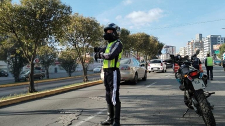 Los vehículos y motos deben regirse a la medida de Pico y Placa