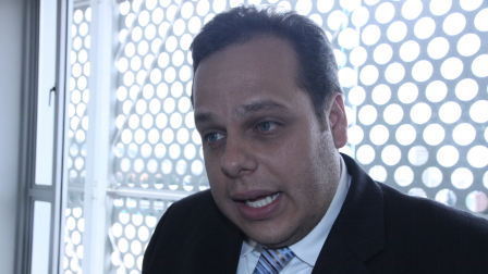 Exasambleísta Andrés Roche protagoniza gritas e insultos en Municipio de Guayaquil