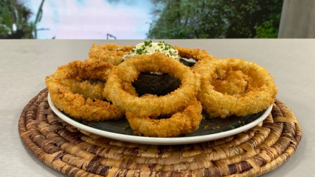 Este viernes 21 de noviembre del 2025 preparamos aros de cebolla, junto al chef Felipe Campana.