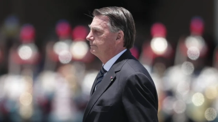El expresidente de Brasil, Jair Bolsonaro, va a prisión por manipular su grillete electrónico.