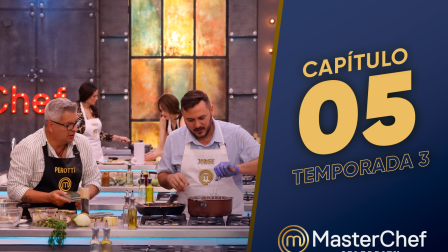 Participantes de MasterChef Celebrity Ecuador preparando guatita