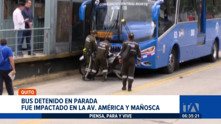 Un accidente de tránsito se registró en la avenida América, en el norte de Quito. Entre los involucrados se encuentra un agente de la Agencia Metropolitana de Tránsito que circulaba por el carril exclusivo.

Un reportaje de Nathalie Jiménez