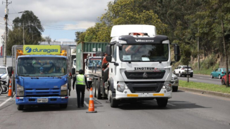 El Municipio de Quito planteó la restricción de circulación de vehículos pesados en la ciudad.