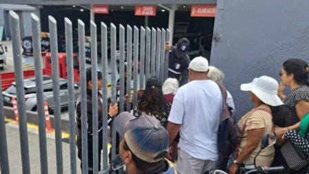 Decenas de personas se aglomeraron en los centros comerciales de Ecuador a propósito de las ofertas de Black Friday.