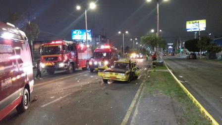 Un taxi quedó destruido tras el siniestro registrado en la av. Galo Plaza Lasso.