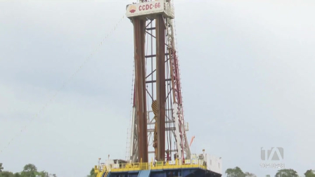 Petroecuador enfrenta una profunda crisis. La producción de crudo cayó un 23% durante el tercer trimestre de este año. De no revertirse esta situación, Ecuador podría dejar de ser un país exportador en un plazo de cinco años.

Un reportaje de Belén Merizalde