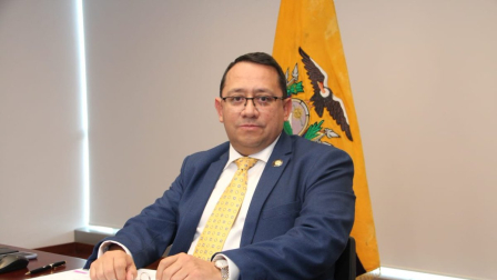 El Contralor General del Estado, Mauricio Torres, asistió a una entrevista en Teleamazonas.