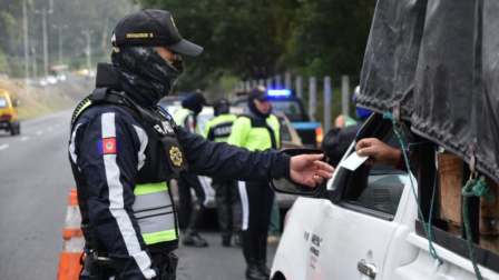 La AMT realizará controles de la restricción pico y placa dentro de los límites.