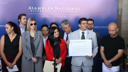 La Asambleísta Lucia Pozo junto al bloque de ADN presentó una enmienda constitucional.