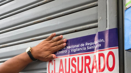 Arcsa clausuró un local de venta de insumos médicos en Cuenca.