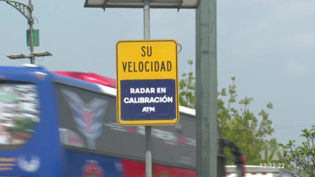 Ante el aumento de muertes por siniestros de tránsito, vuelve a abrirse el debate sobre la necesidad de reactivar los radares de control de velocidad. La Agencia Nacional de Tránsito suspendió estos dispositivos tras detectar irregularidades.

Un reportaje de Carlos Sacoto