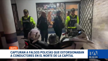 Falsos policías fueron capturados en el sector de Rumihurco, al norte de Quito. Los hombres son acusados de realizar falsos operativos en la zona para cometer delitos.

Un reportaje de Juan Miguel Rodríguez