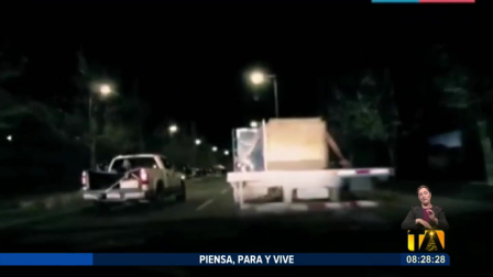 En Quito, más de 700 conductores han sido detenidos por manejar bajo los efectos del alcohol. Al someterse a las pruebas de alcoholemia, se evidenció que su capacidad de reacción, coordinación y visión estaba alterada.

Un reportaje de Mishell Villacís