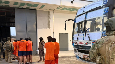 Personal de la Armada custodió el traslado de los presos desde la cárcel Regional de Guayaquil