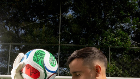 Hernán Galíndez demostró su orgullo y amor por Ecuador con un tatuaje.