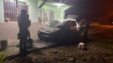 Uno de los autos incenciados en los ataques del domingo 22 de diciembre del 2025.