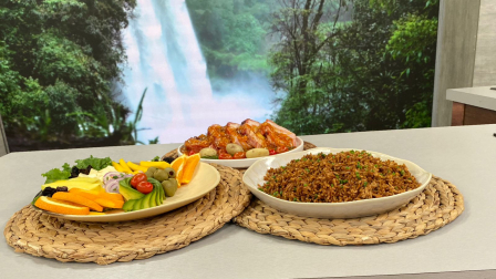 Lomo de cerdo relleno con salsa y arroz navideño