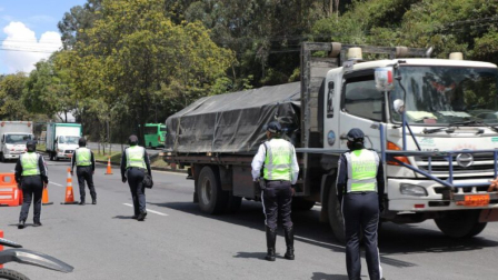 Los vehículos pesados tendrán restricción de movilidad de 06:00 a 10:00 en las avenidas Simón Bolívar y Ruta Viva desde el 1 de enero.
