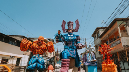 La ruta de los monigotes gigantes incluye 21 puntos para recorrer.