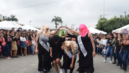 La tradición de las viudas para Año Viejo ahora incluye concursos.