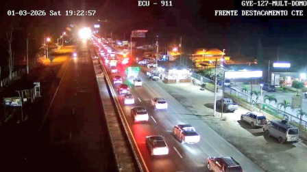 Se reporta fuerte congestión vehicular en la vía a la Costa la noche de este sábado 3 de enero del 2026.