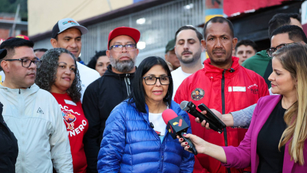 La presidenta encargada de Venezuela, Delcy Rodríguez, dando declaraciones este martes, en Caracas (Venezuela).