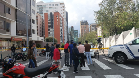 El hecho violento generó el cierre vial en la calle Irlanda y la av. 6 de Diciembre.