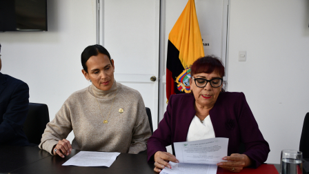 La ministra de Ambiente firmó la ampliación del contrato con una representante de Petro Oriental.