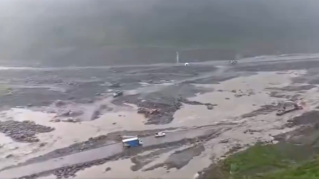 El desbordamiento del río Loco impidió la circulación de vehículos por la vía E45.