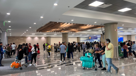 Usuarios del aeropuerto Mariscal Sucre de Quito