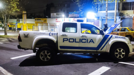 Un patrullero de la Policía Nacional con policías en presunto estado etílico chocó en Quito.