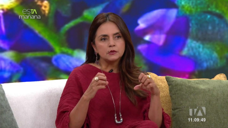 La artista ecuatoriana, Isabel Ullauri  analiza su trayectoria y la transformación de su propuesta estética en Galería Viva.