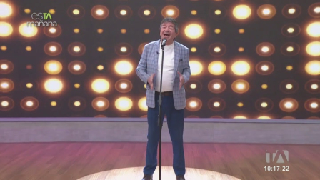 Andres Valencia, la voz inconfundible de 'los dukes', cuenta desde el sillón de los amigos algunas anécdotas que le han dejado cinco decadas de carrera musical.