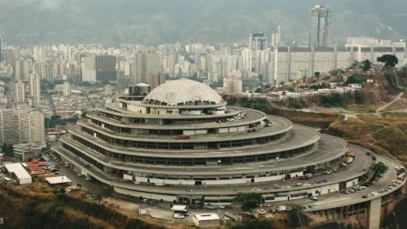 El edificio de El Helicoide fue pensado como un centro comercial para Venezuela.